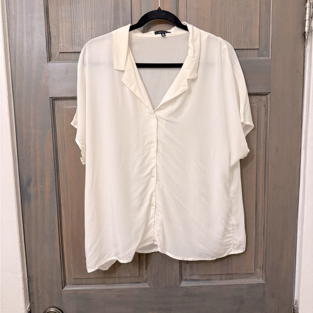 🤍 Dynamite Button Down Blouse